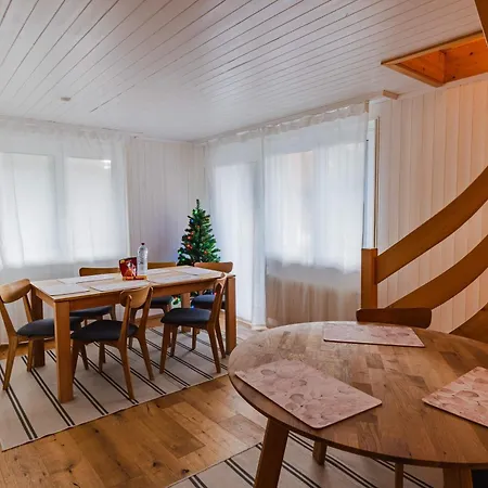 Hébergement de vacances Flora Mountain View With Private Garden