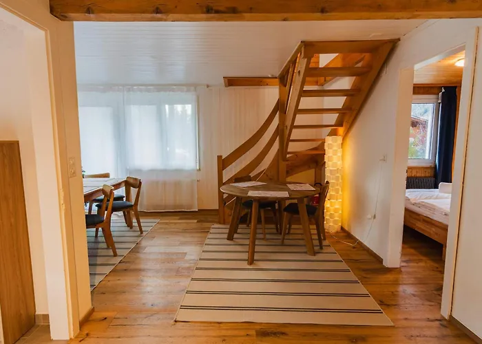 Flora Mountain View With Private Garden