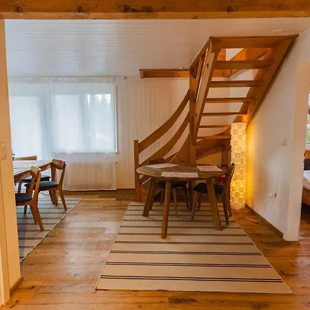 Flora Mountain View With Private Garden